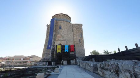 PP retira la bandera que Vox le exigió izar en el castillo de Alba de Tormes