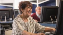 La Fundación ”la Caixa” presenta nuevos talleres presenciales y online para personas mayores