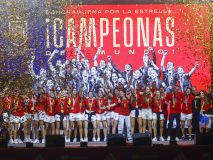 Madrid se rinde a la selección española de fútbol: 'Campeonas del Mundo'