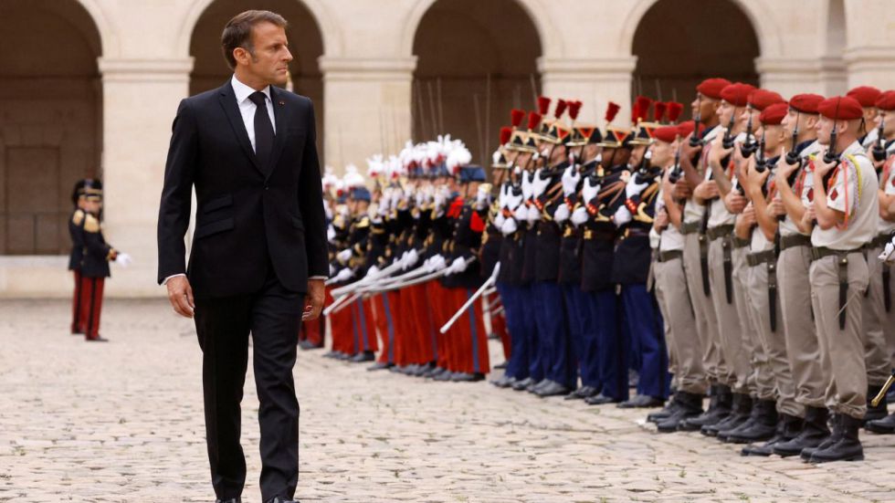Macron cita a todas las fuerzas políticas el 30 de agosto para salir del bloqueo político