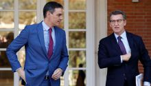 Un día antes del encuentro entre Feijóo y Sánchez, el Gobierno dice que la investidura es un 'paripé'