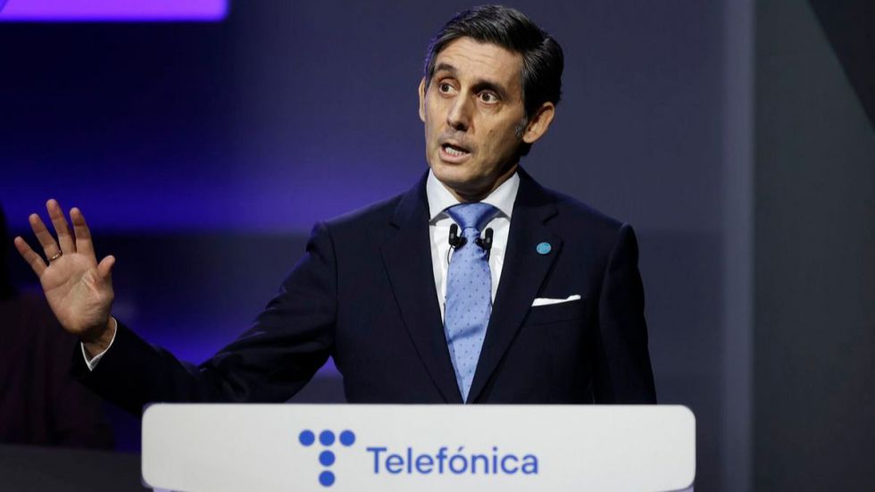 Álvarez-Pallete y su consejero delegado vuelan a Arabia tras la irrupción de STC en Telefónica