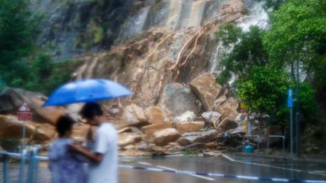 Un temporal sin precedentes en 140 años causa graves inundaciones en Hong Kong