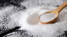 Vinculan el exceso de sal en las comidas con el deterioro cognitivo