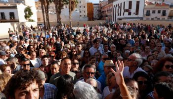 Cientos de ciudadanos despiden a María Teresa Campos en su funeral en Málaga