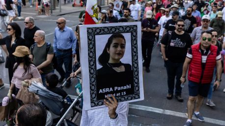 Detienen en Irán al padre de Amini para que no conmemore la muerte de su hija