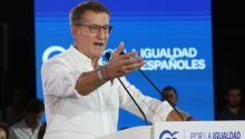 Feijóo acusa a Sánchez de ceder al 'chantaje' del separatismo para ser investido