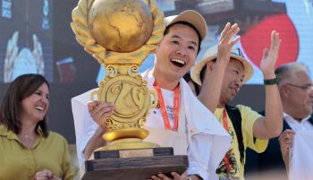 Un cocinero japonés gana el concurso de paella del World Paella Day en Valencia
