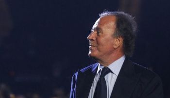 Juan Carlos I felicita a Julio Iglesias por su 80 cumpleaños