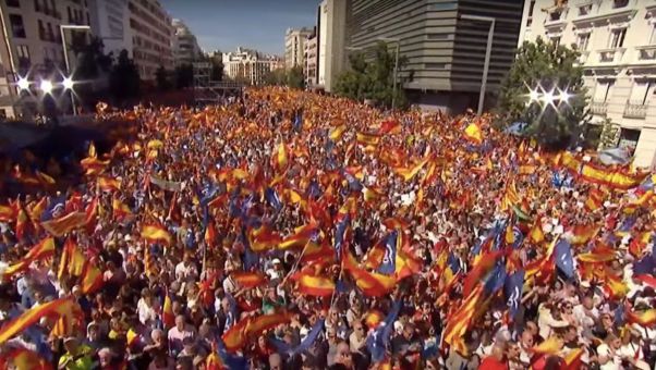 La plaza de Felipe II de Madrid, abarrotada en un acto con Feijóo, Aznar, Rajoy, Ayuso, Almeida y todos los barones autonómicos.