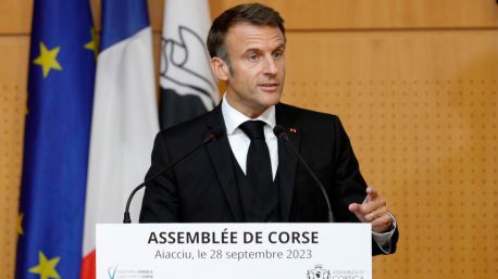 Macron se declara a favor de dar una autonomía a Córcega dentro de la República