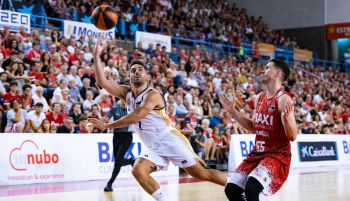 ACB. El Real Madrid se mantiene arriba y el Barcelona evita un descalabro