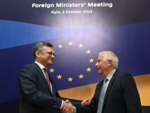 Los ministros de Exteriores de la UE celebran una reunión inédita en Kiev