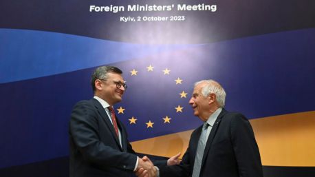 Los ministros de Exteriores de la UE celebran una reunión inédita en Kiev