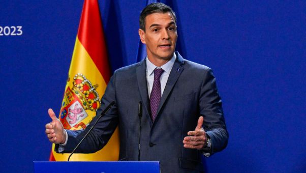El presidente del Gobierno en funciones se desmarca del proyecto de Yolanda Díaz: 'No es la propuesta del PSOE'.