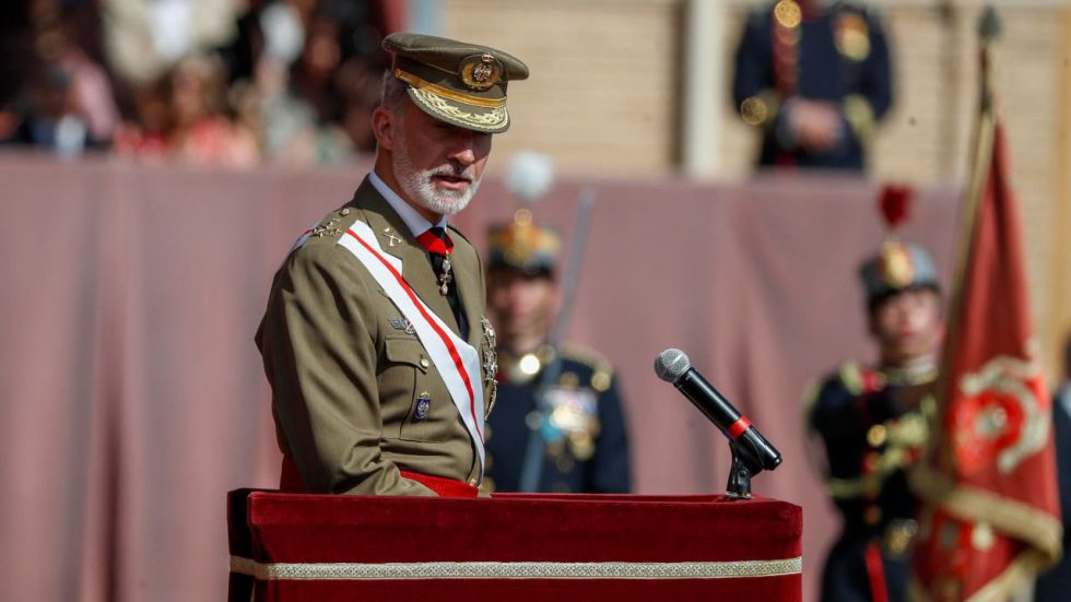El Rey: 'La bandera une a todos los españoles y la Constitución es la expresión de esa unión'