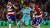 LaLiga. El Barcelona rescata un punto ante el Granada de Bryan y se aleja del liderato