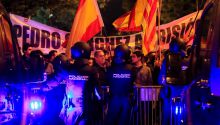 Un detenido por manifestarse en Ferraz mientras que Sánchez perdona a los CDR