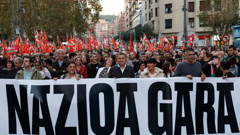 Bildu saca a miles de personas a la calle en Bilbao para reivindicar la 'nación' vasca