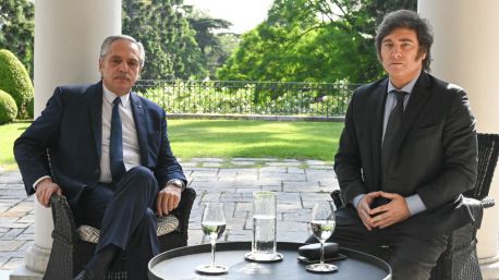 La transición en Argentina comienza con una primera reunión entre Fernández y Milei