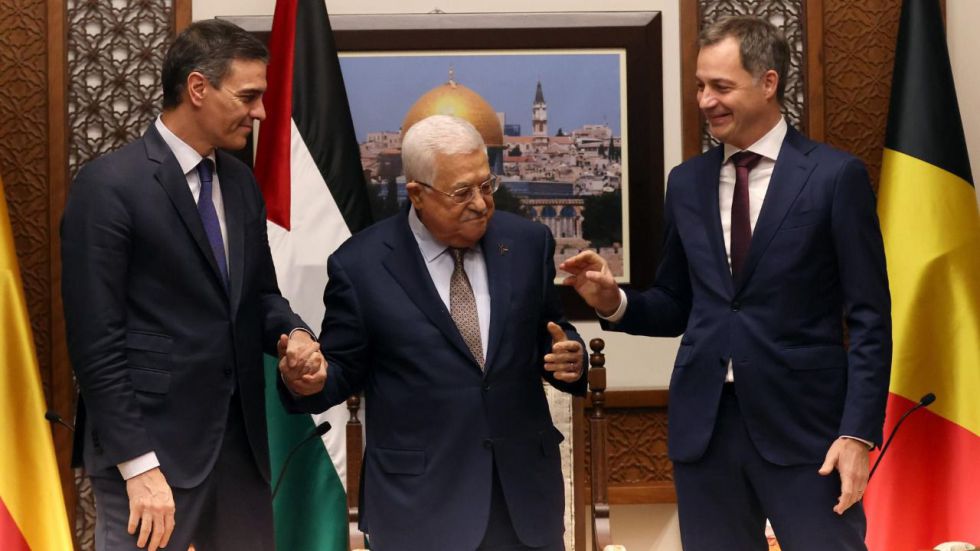 Sánchez defiende ante Abás la lucha conjunta contra el terrorismo de Hamás