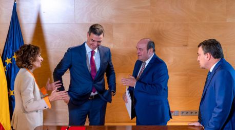 PNV y Bildu buscan cobrarse el apoyo a Sánchez para las elecciones vascas