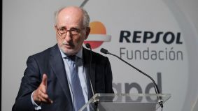 Repsol baraja llevarse parte de sus inversiones fuera de España por la inestabilidad