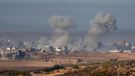 Israel profundiza su ofensiva en Gaza y se prepara para irrumpir por tierra en el sur