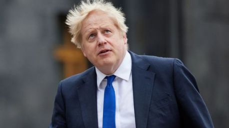 Boris Johnson expresa su pesar por 'el dolor y el sufrimiento' de las víctimas del covid