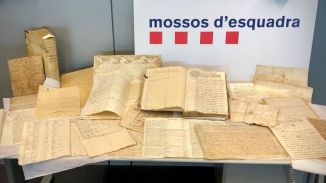 Los Mossos recuperan un manuscrito de una leyenda de Montserrat y una cruz gótica
