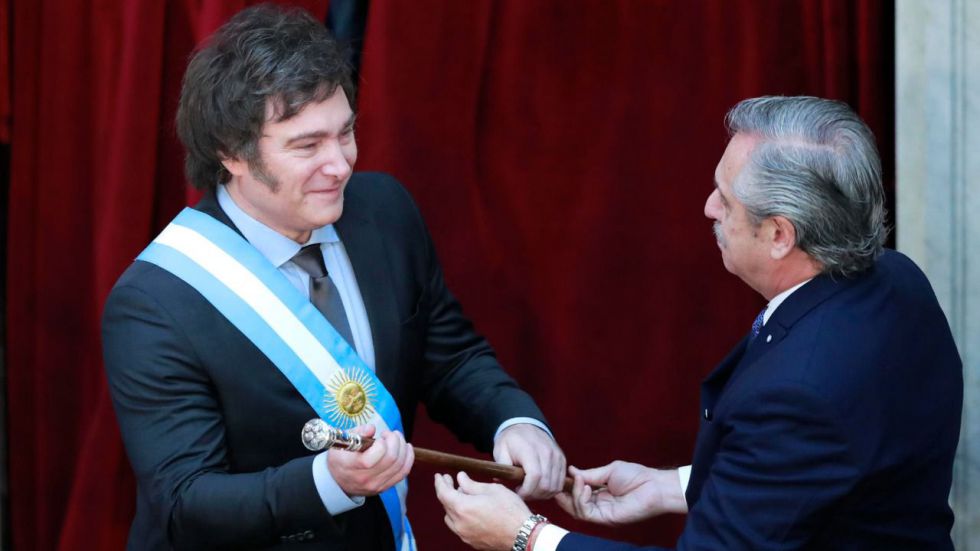 Milei jura como nuevo presidente de Argentina y anuncia la aplicación de la 'doctrina del shock'