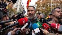 Inaudito: el PSOE pide al PP responder de lo que dice Abascal sobre 'colgar de los pies' a Sánchez