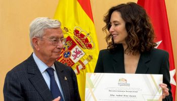 La Academia Iberoamericana de Gastronomía entrega a Ayuso su Reconocimiento Excepcional