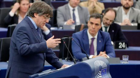 Puigdemont exige a Sánchez una reunión cuanto antes en el extranjero