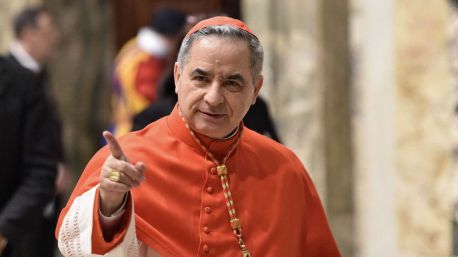 El cardenal Becciu, condenado a 5 años y medio de cárcel por escándalo inmobiliario