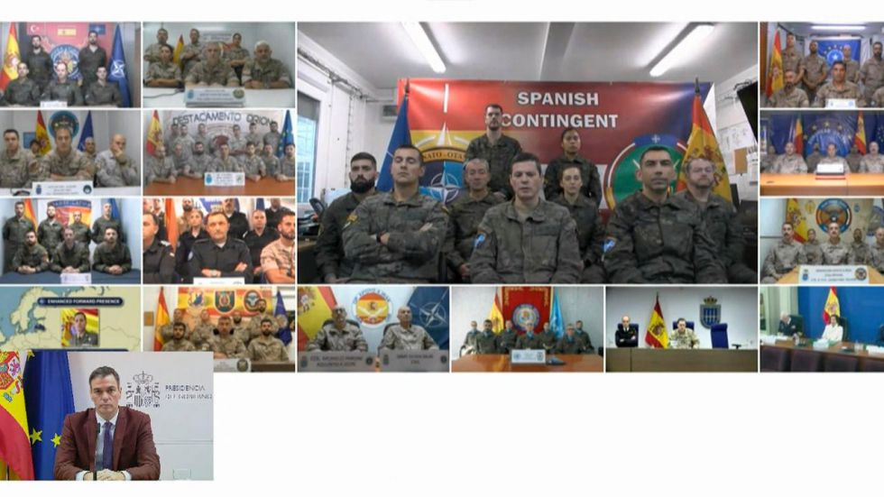 Sánchez agradece su 'entrega y valentía' a los 12.054 militares españoles en el exterior