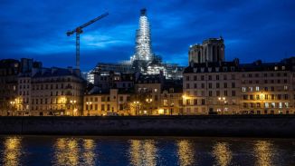 Crece la presión en Francia para que Macron no cambie las vidrieras de Notre Dame