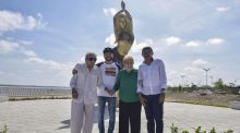 Barranquilla rinde homenaje a Shakira con una estatua de bronce de más de 6 metros