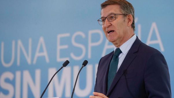 El presidente del Partido Popular resume sus compromisos para 2024, entre los que menciona 'no cambiar de propósitos a mitad de año', como acusa de hacer a