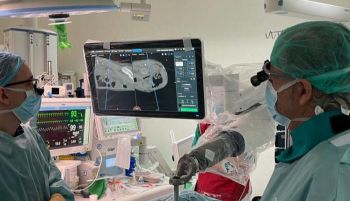 La Paz incorpora un brazo robótico para operaciones de columna vertebral pionero en España