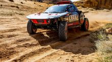 Rally Dakar. Carlos Sainz se da un gran regalo de Reyes en la primera etapa