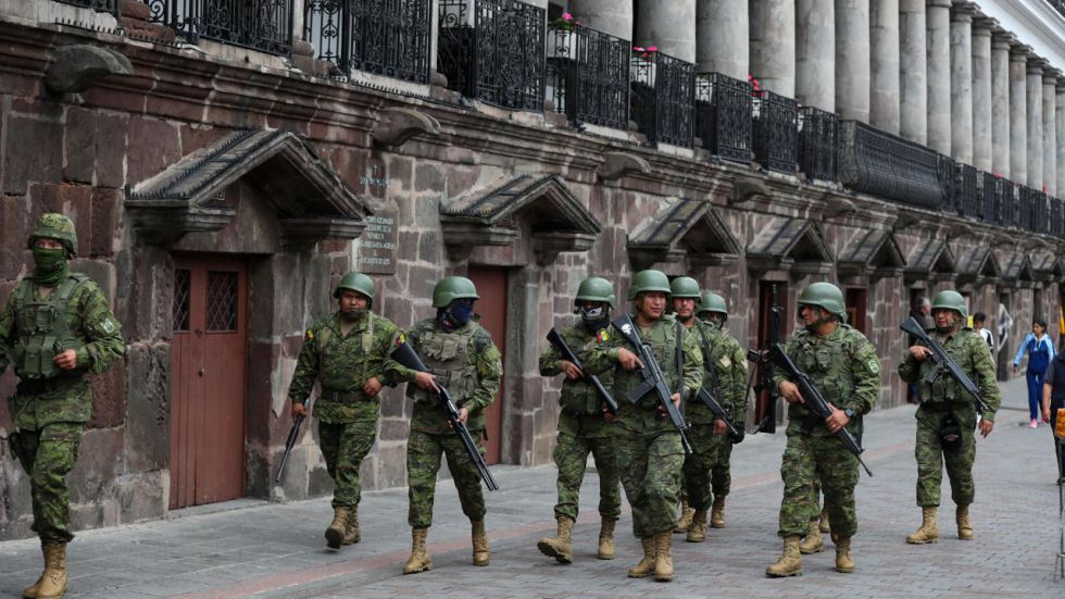 Noboa declara un 'conflicto armado interior' y ordena la intervención de los militares