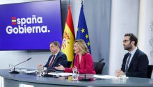 El Gobierno, a la desesperada, anuncia ayudas a empresas para que vuelvan a Cataluña