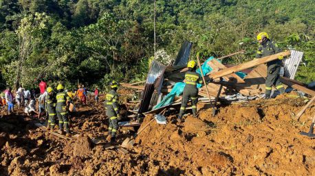 Dos derrumbes en la 'trocha de la muerte' causan 33 fallecidos en Colombia