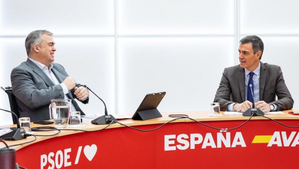 El secretario de Organización socialista se cita con Jordi Turull en plena polémica con Junts por las cesiones en inmigración.
