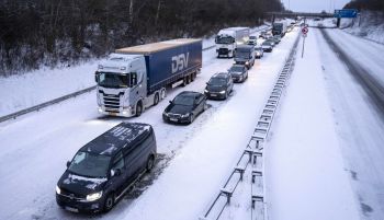 Cancelados vuelos y trenes en Alemania por las fuertes nevadas y el hielo