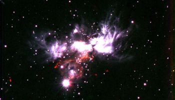 La región AFGL 5180, cuna de estrellas gigantes en formación, revela sus secretos en el infrarrojo