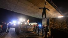 Los agricultores franceses mantienen los bloqueos en ocho autopistas de acceso a París