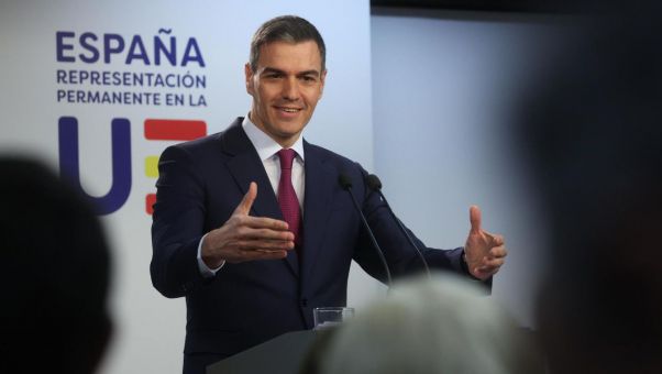 El presidente del Gobierno califica de 'valiente, reparador y constitucional' el texto presentado por su partido para favorecer a los de Puigdemont.