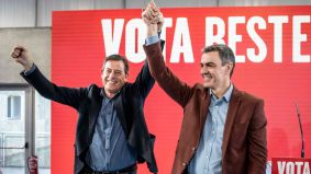 Sánchez vuelve a usar un mitin del PSOE para anunciar que aprobará el martes la subida del SMI